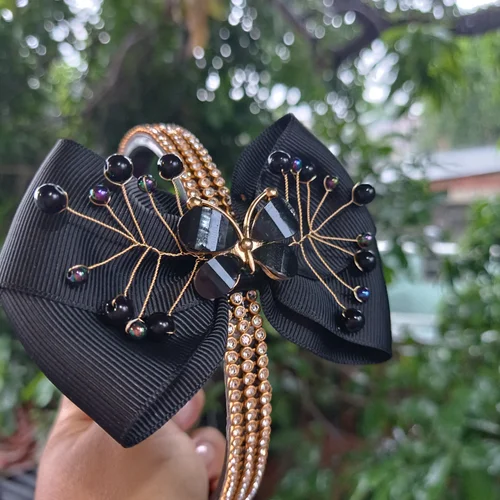 Tiara Luxo Borboleta Negra com Strass - Laço Artesanal Infantil Princesa de Laços