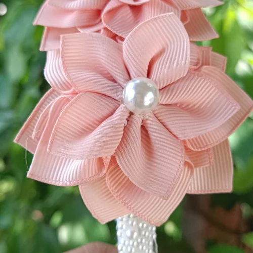 Tiara Bordada em Pérolas com Flores Rosa - Laço Artesanal Infantil Princesa de Laços