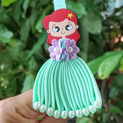 Tiara Princesa Ariel Sereia Saia Verde e Pérolas - Laço Artesanal Infantil Princesa de Laços