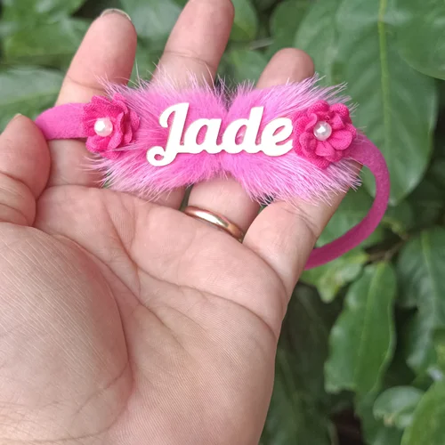 Faixinha Luxo Pelúcia Pink com Nome Personalizado - Laço Artesanal Infantil Princesa de Laços