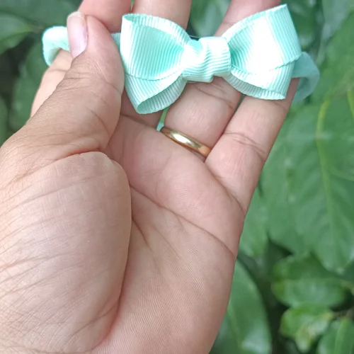 Faixinha RN Gravatinha Verde Menta Suave - Laço Artesanal Infantil Princesa de Laços