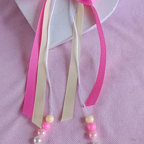 Laço Rosa e Marfim com Flor e Pingentes - Laço Artesanal Infantil Princesa de Laços